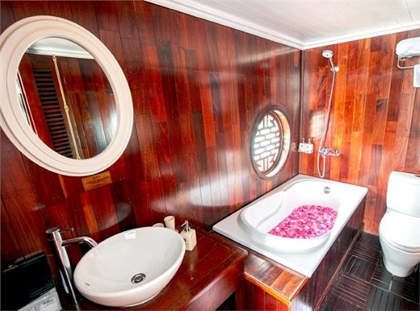 Chương trình 2 ngày 1 đêm trên du thuyền Le Journey Premium